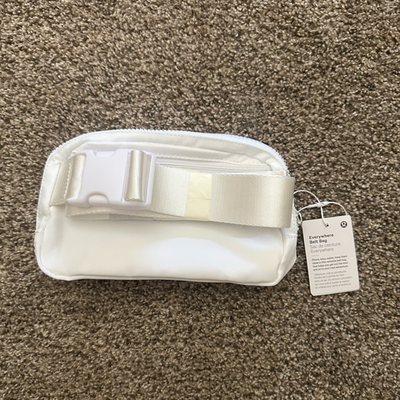 Lululemon White Crossbody Bag - Picture 2 of 3